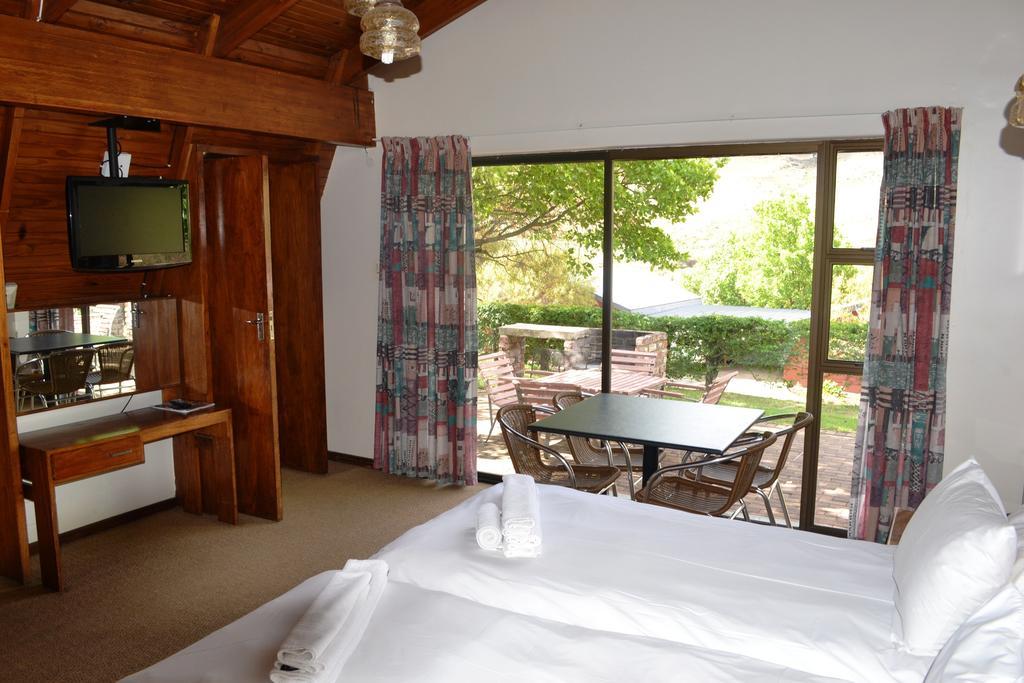 Golden Gate Hotel And Chalets Clarens Exterior foto